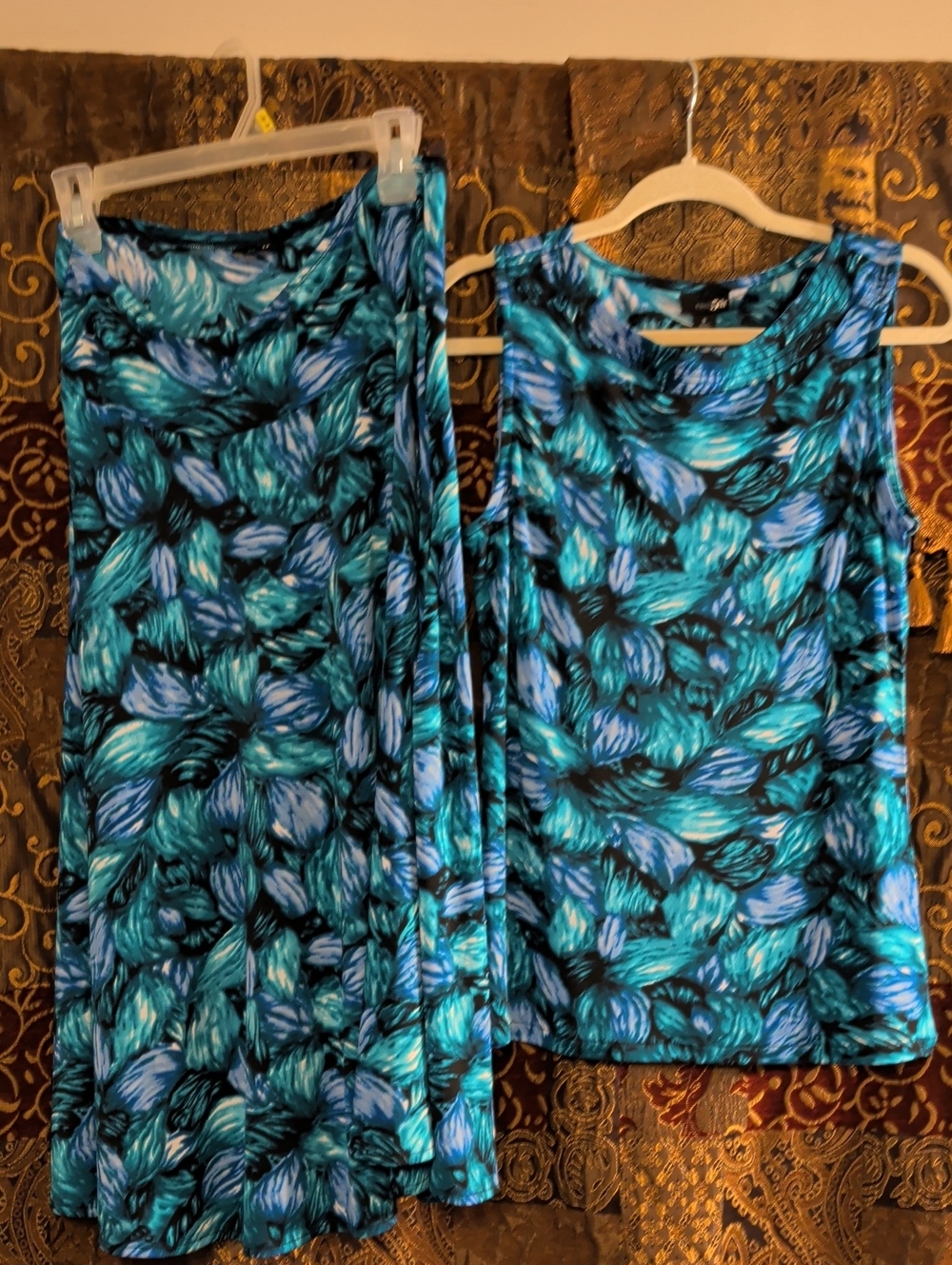 East 5th Teal and Black Floral-Leaf Top & Matching Skirt In A Sz. Small